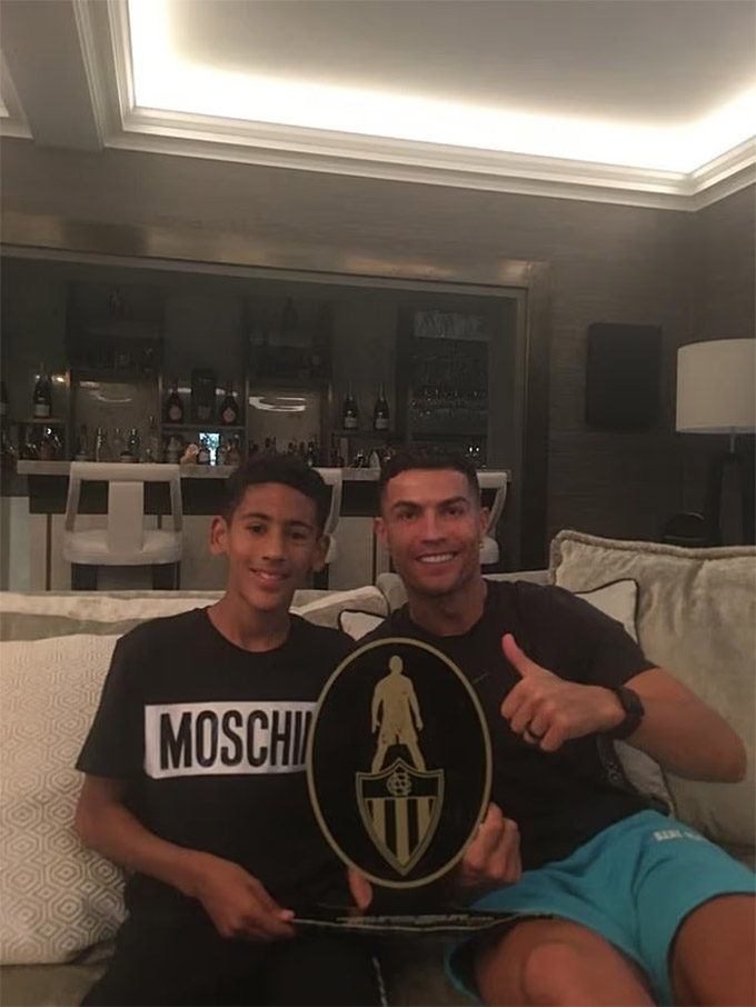 CR7 rất ngưỡng mộ tài năng của Gabriel, bạn thân của con trai anh