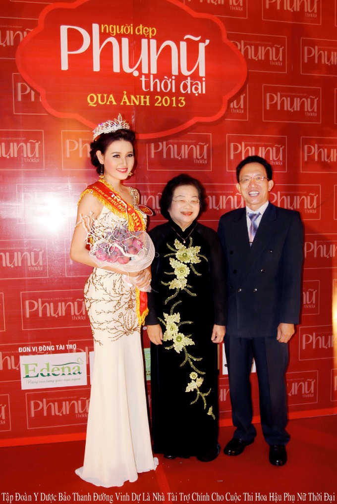Ông Lê Đức Thảnh - Đại diện của Bảo Thanh Đường là nhà tài trợ cho cuộc thi Người đẹp qua ảnh năm 2013 của báo Phụ Nữ Thời Đại