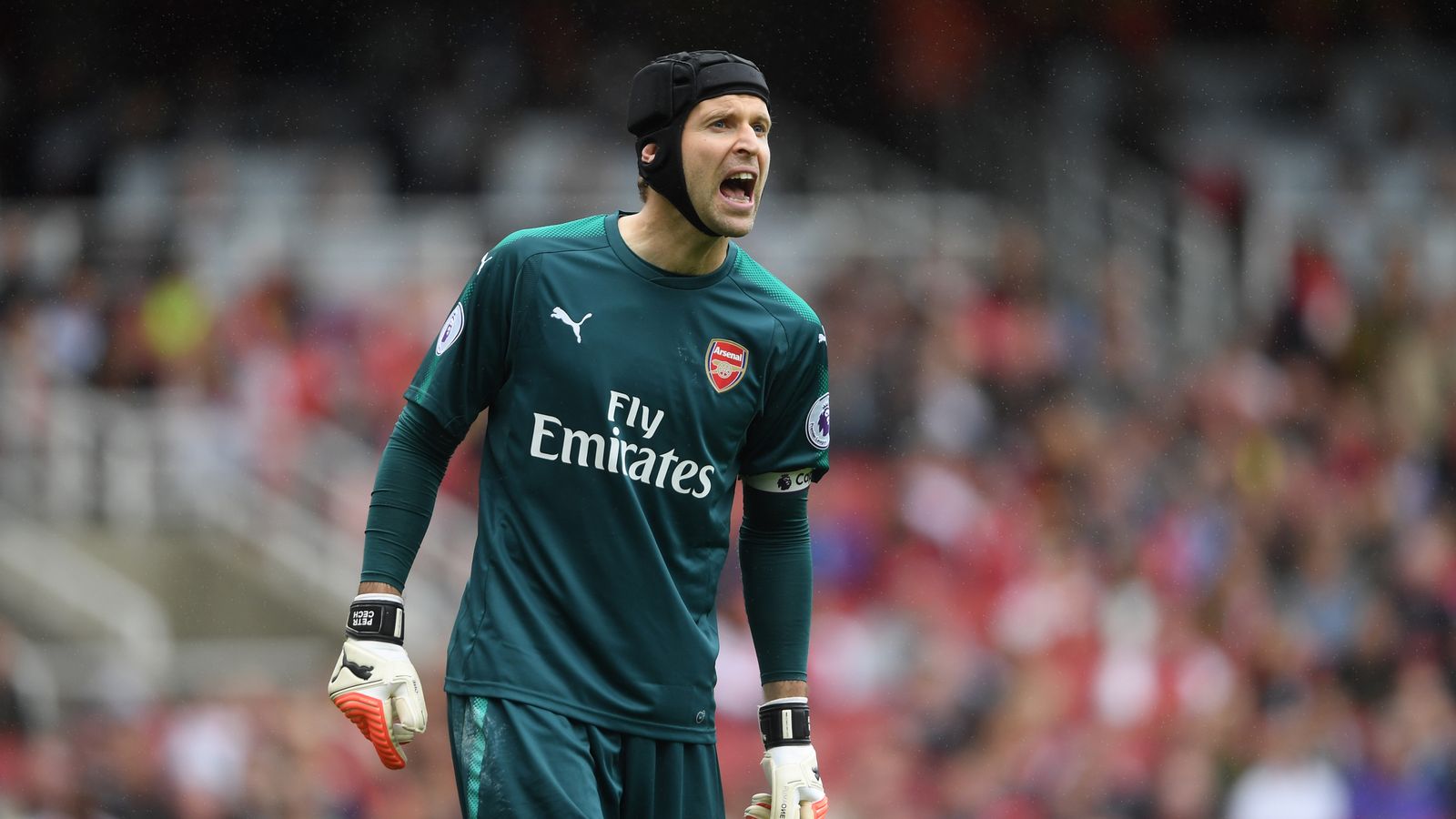 10 năm trước, Arsenal cũng đã mua thủ môn Petr Cech của Chelsea với giá 10 triệu bảng