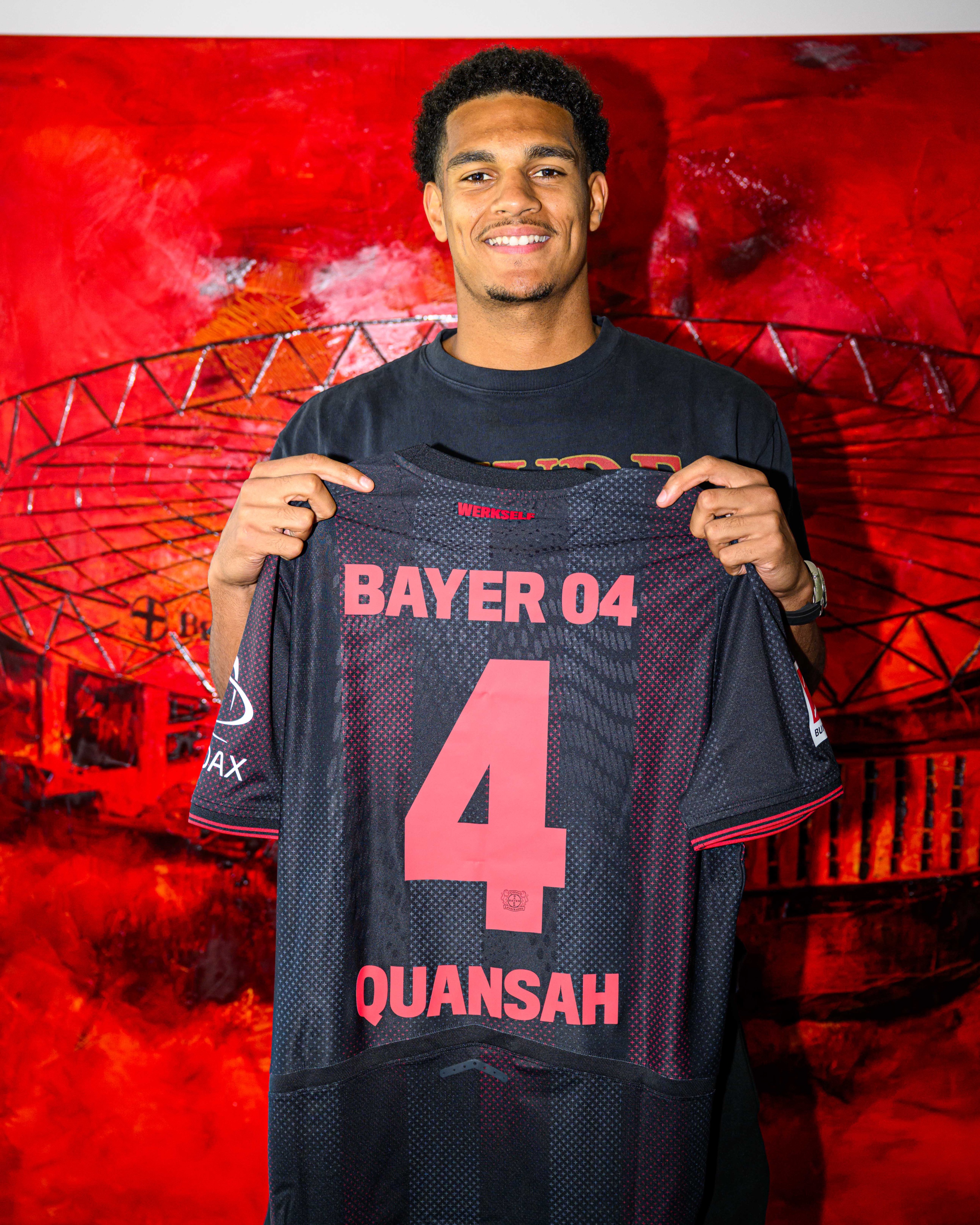 Quansah nhận áo số 4 ở Leverkusen