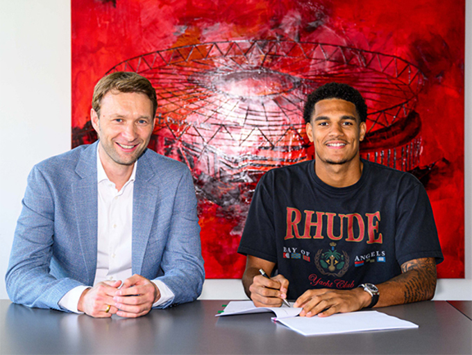 Quansah chính thức gia nhập Bayer Leverkusen