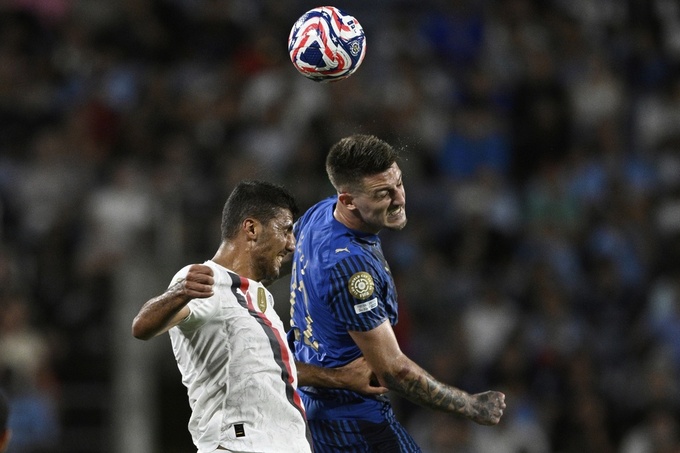 Tiền vệ Rodri của Man City (trái) đã chơi rất thất vọng trước Al Hilal ở vòng 1/8 FIFA Club World Cup 2025