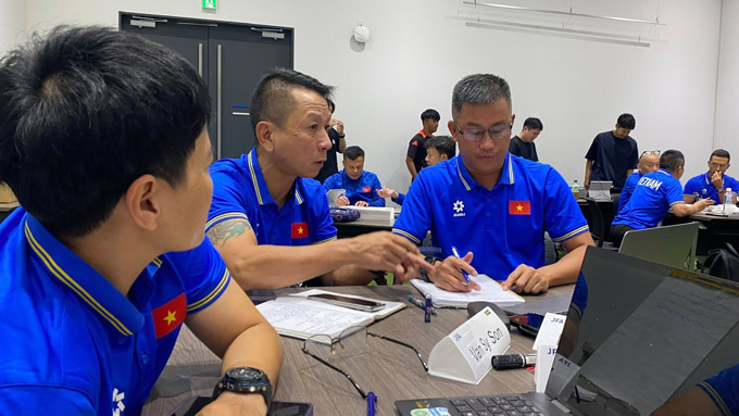 Các HLV Việt Nam đang theo học bằng Pro tại Nhật Bản. Ảnh: FB Đinh Hồng Vinh