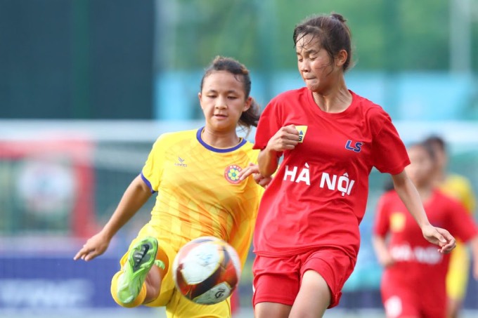 U16 nữ Hà Nội (đỏ) hoà TP.HCM - Ảnh: VFF 
