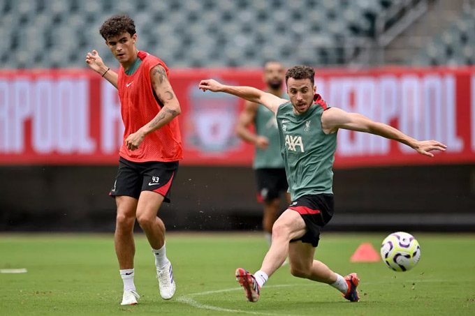 Bajcetic là cầu thủ đầu tiên của Liverpool công khai tưởng niệm Jota