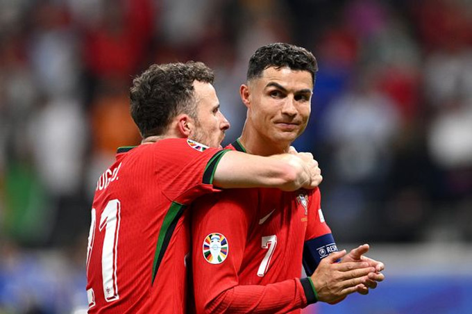 Ronaldo là đồng đội thân thiết với Jota ở tuyển Bồ Đào Nha