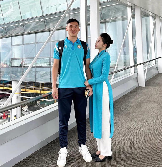 Ngọc Ánh hơn Xuân Hoàng 1 tuổi, đang làm tiếp viên hàng không 