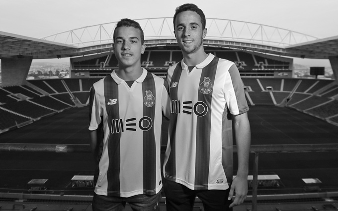 Diogo Jota (phải) và em trai Andre (trái) đều thiệt mạng trong vụ tai nạn ô tô