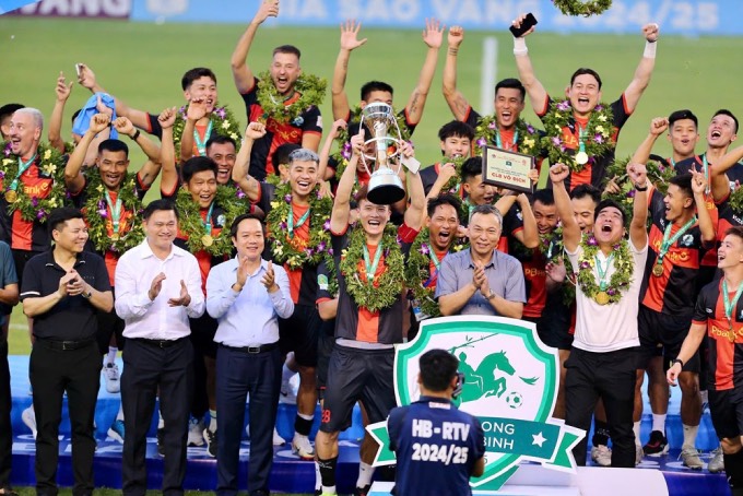 Ninh Bình thăng hạng V.League - Ảnh: Minh Tuấn 