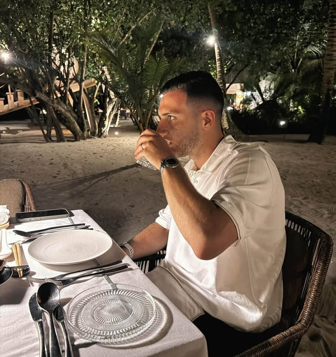 CĐV chia buồn nhầm với Diogo Dalot