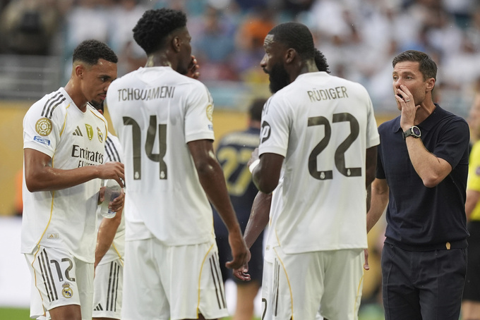 HLV Xabi Alonso đã thành công trong cuộc cải cách hệ thống phòng ngự