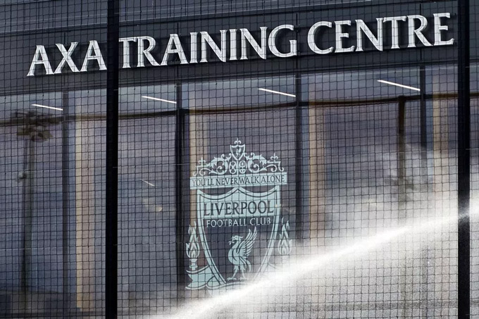 Liverpool đã quyết định hoãn khởi đầu giai đoạn tập huấn trước mùa giải