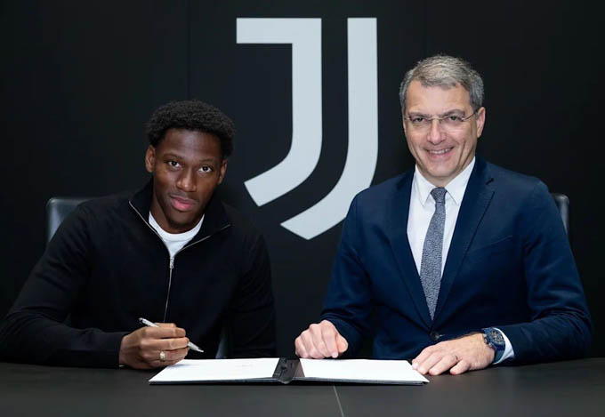 Jonathan David đã kí hợp đồng 5 năm với Juventus