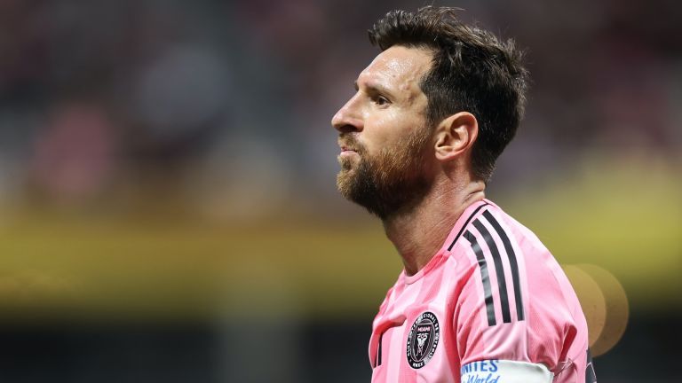 Nếu thực sự muốn gầm lên tại World Cúp 2026, Messi phải trở lại Barca