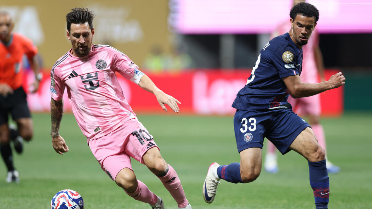 Ibrahimovic: Messi là một con cá lớn trong một cái ao rất nhỏ và phải gánh vác quá nhiều trách nhiệm"