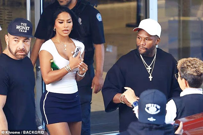 Mayweather xuất hiện trên phố cùng bạn gái nóng bỏng Gallienne Nabila