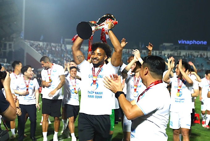 Bảo vệ ngôi vô địch V.League vẫn là mục tiêu cao nhất Nam Định hướng tới - Ảnh: Quang Đương 