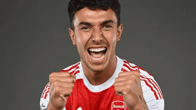 Zubimendi đã chính thức ra mắt Arsenal