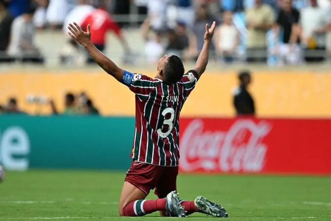 Thiago Silva như một vị thần tại Fluminense
