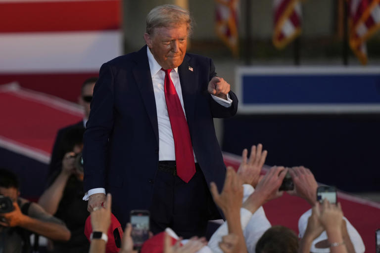 Ông Donald Trump từng tham dự một số sự kiện của UFC