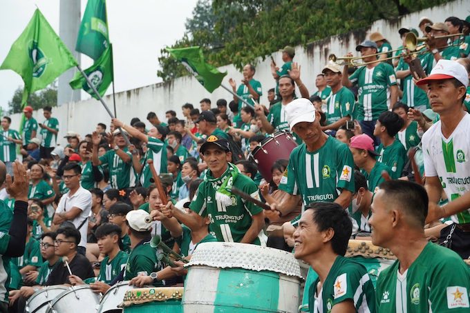 Người hâm mộ Bình Phước đang mong chờ đội co nhiều sự thay đổi ở mùa giải mới. Ảnh: Quốc An