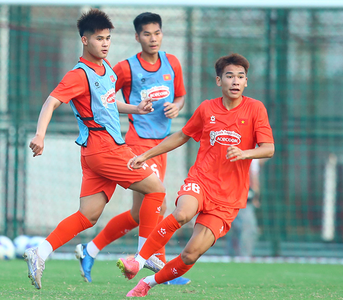 Văn Thuận, Long Vũ đều nói lời chia tay với U23 Việt Nam - Ảnh: VFF 