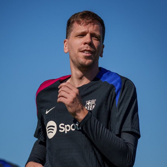 Szczesny ký hợp đồng 2 năm với Barca