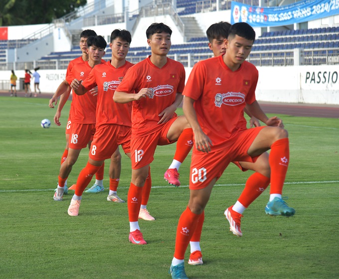 Các cầu thủ U23 Việt Nam phải nỗ lực tập luyện để hy vọng vào danh sách 23 cầu thủ dự giải. Ảnh: Phan Hồng 