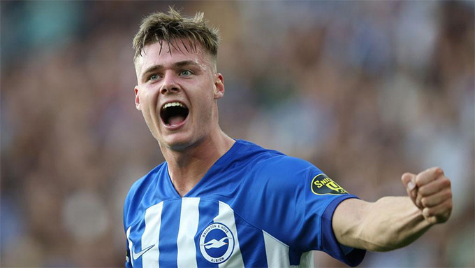 Evan Ferguson trên đường tới AS Roma