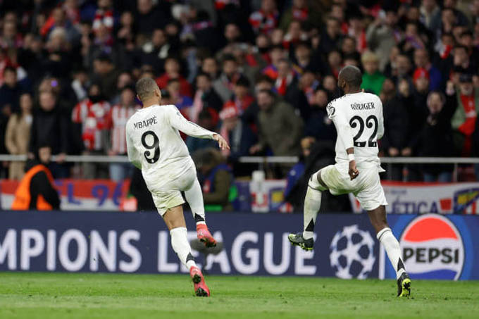 Mbappe và Rudiger đã khiêu khích CĐV đối phương ở trận đấu với Atletico Madrid