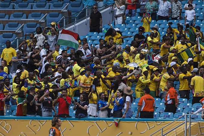 CĐV Sundowns mang đến không khí đặc biệt cho giải đấu