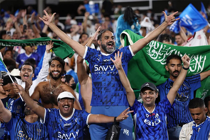 Fan Al Hilal hò reo khi đội nhà hạ gục Man City