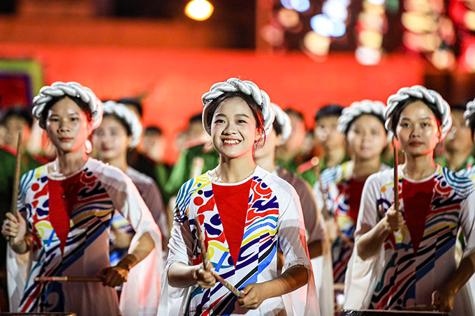 Lễ khai mạc Giải bóng đá Công an, Cảnh sát các nước ASEAN mở rộng 2025 được dàn dựng công phu, hoành tráng kết hợp hài hòa giữa âm nhạc truyền thống và hiện đại, mang đậm bản sắc văn hóa của các quốc gia ASEAN
