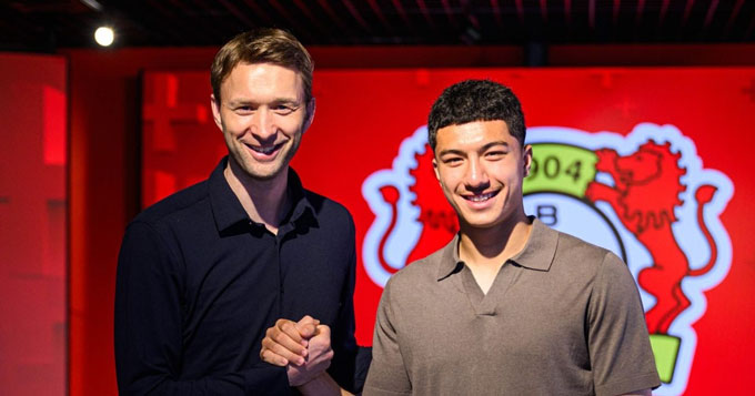 Ibrahim Maza rạng rỡ trong ngày gia nhập Leverkusen