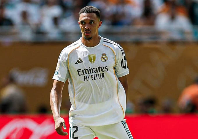 Alexander-Arnold dính chấn thương nên không dự trận gặp PSG