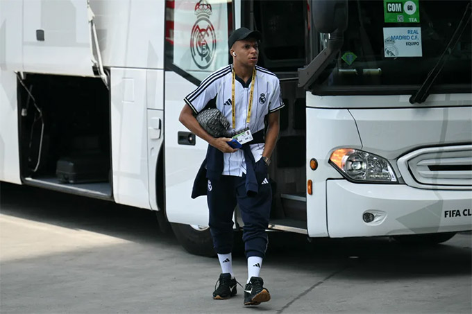 Mbappe cùng các đồng đội tại Real Madrid đã đến trễ 20 phút