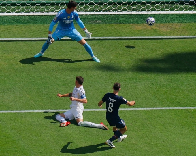 PSG xé lưới Real Madrid 3 lần, chỉ sau 24 phút thi đấu