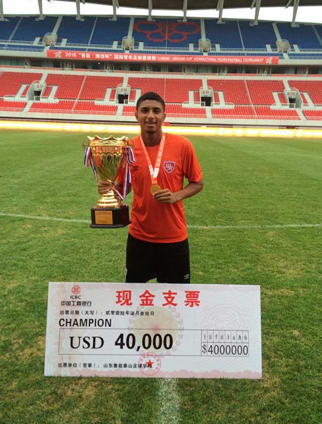 Ederson "du học" ở Trung Quốc