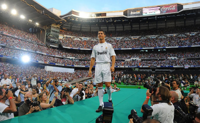 Ronaldo trong ngày ra mắt Real Madrid năm 2009