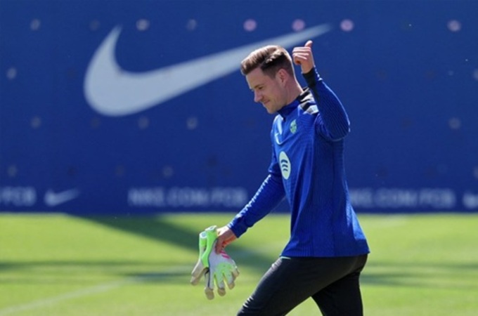 Ter Stegen cắt ngắn kỳ nghỉ Hè để sớm trở lại Barca giải quyết chuyện tương lai