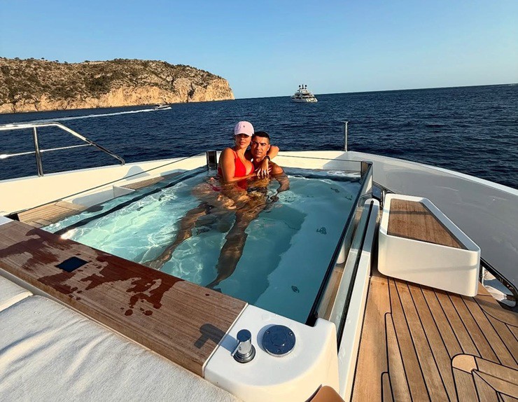 Cristiano Ronaldo và cô bồ Georgina Rodriguez