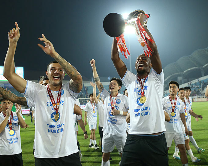 V.League không rơi vào cảnh "lạm phát" ngoại binh như Indonesia, Malaysia - Ảnh: Phan Tùng 