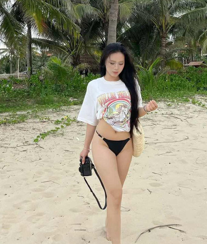 Bạn gái Mạnh Dũng tự tin khoe vóc dáng nuột nà cùng vòng 3 tròn trịa 