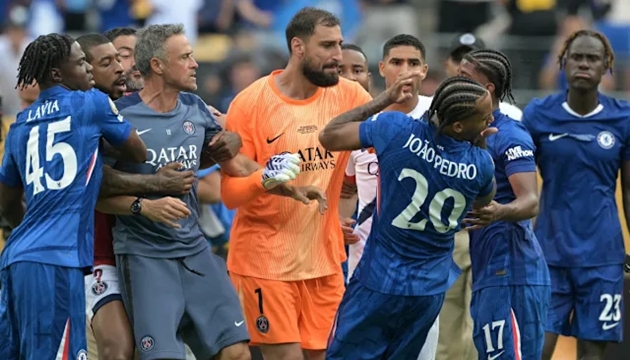 Hành động xấu xí của Enrique với Joao Pedro