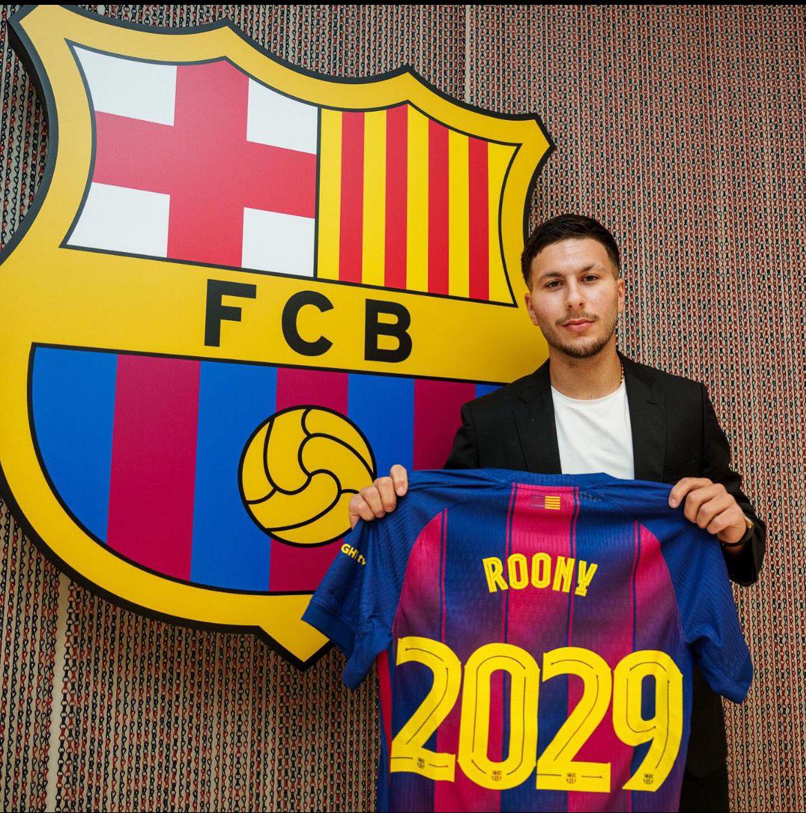 Roony Bardghji trở thành tân binh thứ 2 của Barca ở kỳ chuyển nhượng hè năm nay, sau thủ môn Joan Garcia