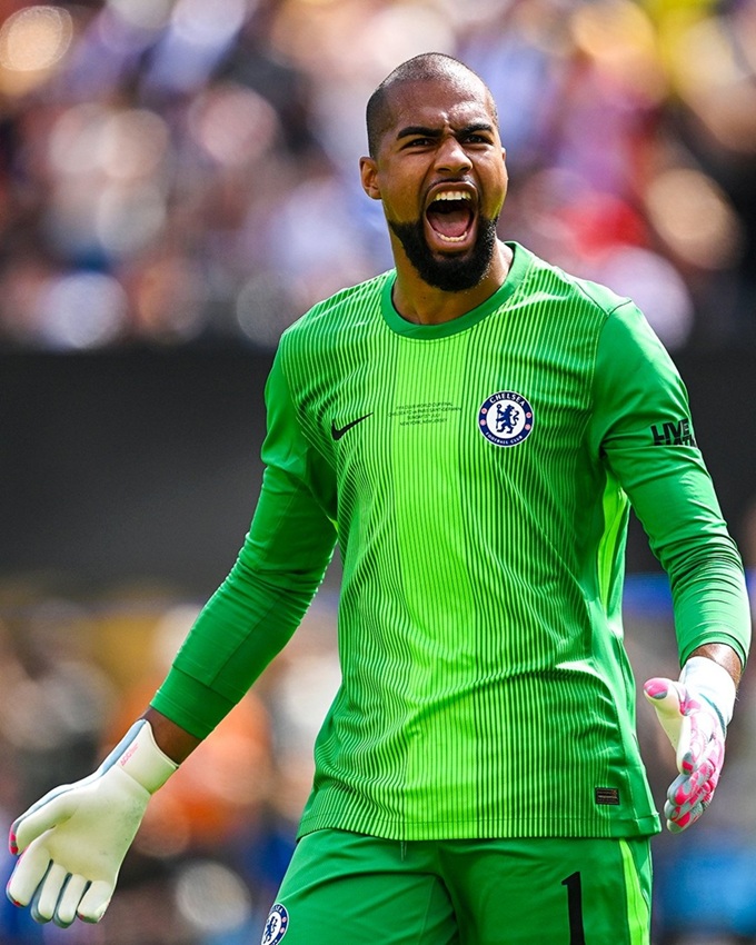 Robert Sanchez đóng vai người hùng của Chelsea với hàng loạt pha cứu thua trước PSG