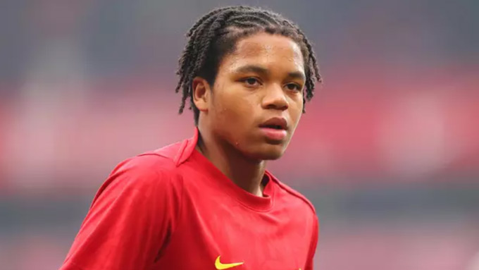 Rio Ngumoha sẽ phải tuân thủ điều khoản đặc biệt khi ký hợp đồng chuyên nghiệp với Liverpool