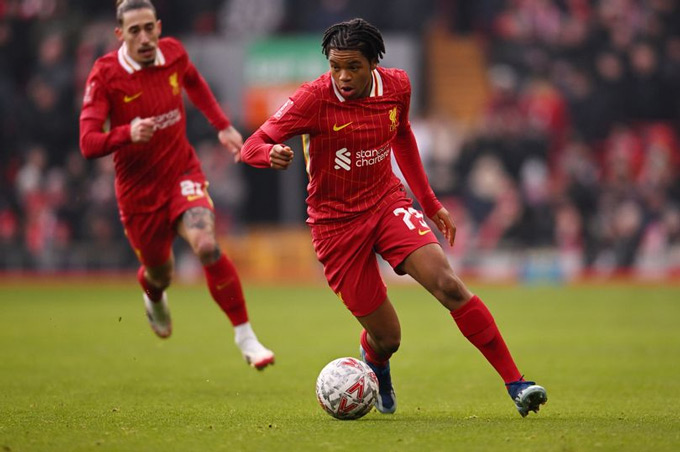Ngumoha được xem là viên ngọc quý của Liverpool