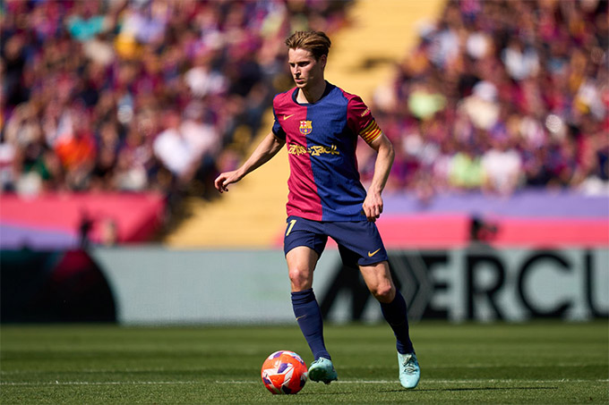 Barca đang đàm phán gia hạn với De Jong