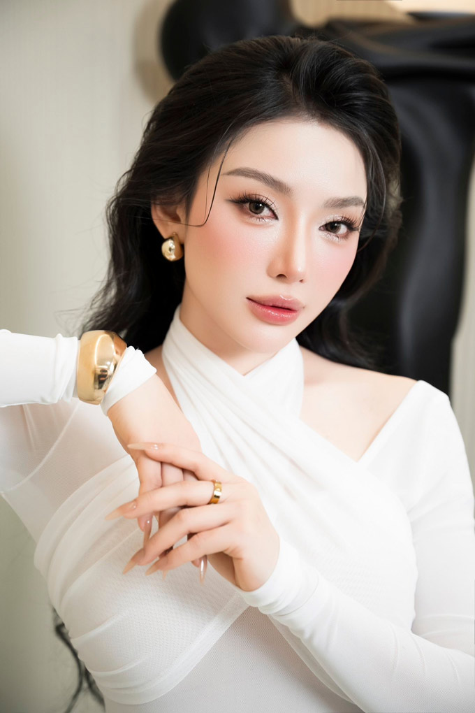 Không chỉ gây chú ý vì nhan sắc, cô nàng còn được biết đến là người mạnh mẽ, độc lập và có sự nghiệp riêng không phụ thuộc ai.